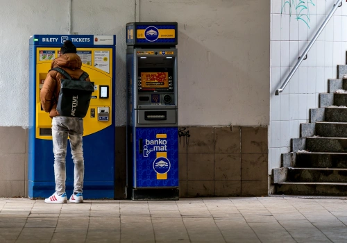 Niższa pensja bez podwyżki brutto. Młodzi boleśnie odczują zmiany w 2026 roku