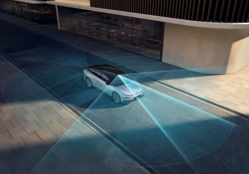 XPENG odrzuca szum wizualny. Autonomiczna jazda 3,7x szybsza, a w fabrykach pracują już roboty IRON