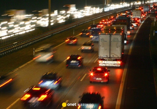 Autostrada A2 jest zablokowana w Łódzkiem. Policja apeluje do kierowców