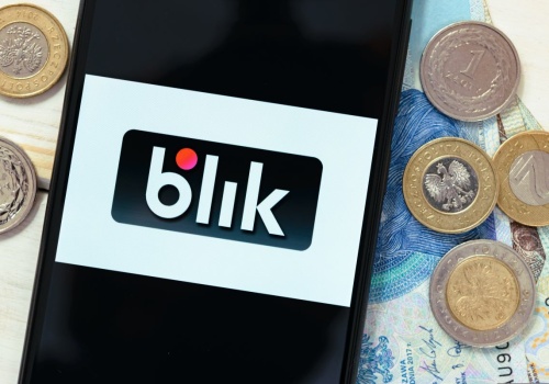 Przekręt na BLIK-a. Oszukany staje się 