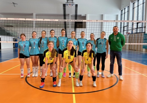 Srebro dla siatkarek z II LO