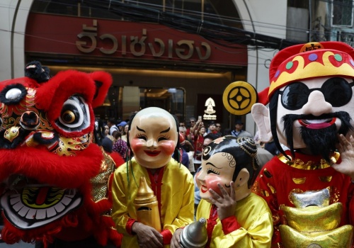 Niezwykła interwencja podczas noworocznej parady. Policjanci przebrali się za lwy