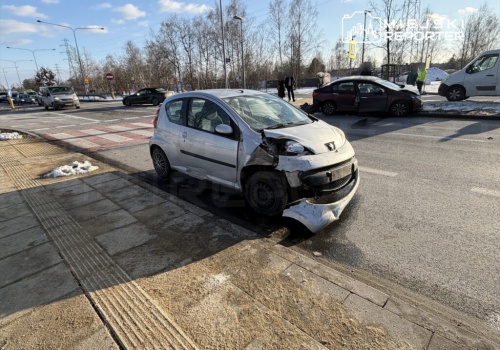 Zderzenie trzech aut w Wilanowie. Jedna osoba w szpitalu ze złamaną ręką