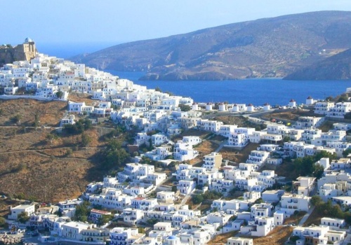 Santorini wymięka. To idealna wyspa na urlop w Grecji. Polacy nawet o niej nie słyszeli