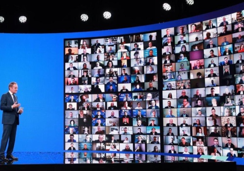 Drzwi obrotowe w państwowych spółkach. Ponad 50 osób na czele 24 spółek w mniej niż dwa lata