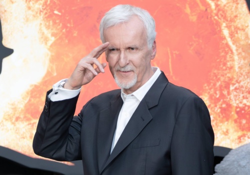 James Cameron ostrzega przed skutkami przejęcia Warner Bros. przez Netflix. 