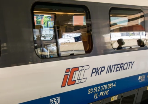 Awaria kolejowa we Wrocławiu trwa już drugi dzień. Są opóźnienia