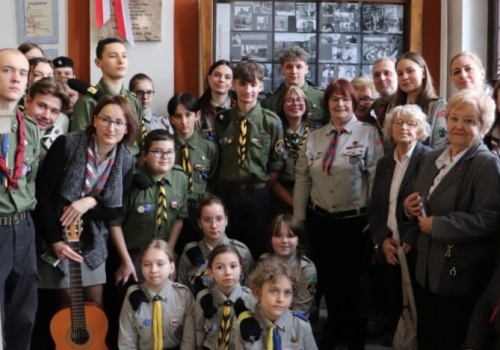 Tablica dla pionierów. W Przemysłówce upamiętniono narodziny harcerstwa na Podbeskidziu