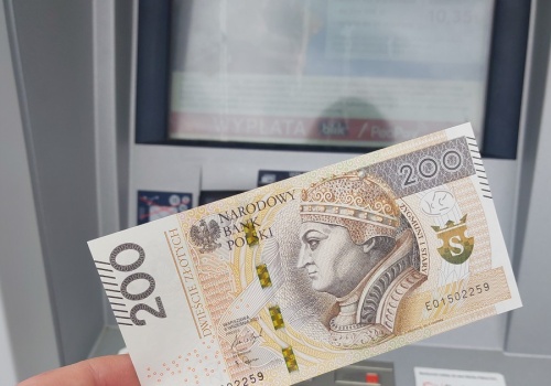 Limity na gotówkę. Polacy nie wypłacą z bankomatu ani złotówki więcej