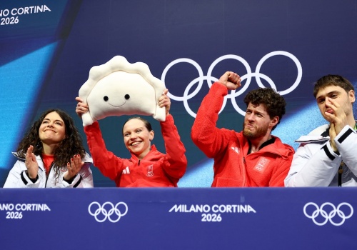 Niespodziewany bohater zimowych igrzysk. Pluszowy pieróg podbija internet