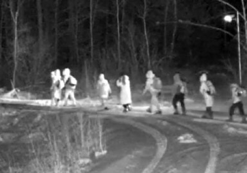 Znowu idą! I tacy biedni: puchóweczki, dobre buty, zapas jedzenia, komórki