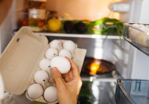 Jaja z salmonellą trafiły do sklepów. Pilny komunikat GIS