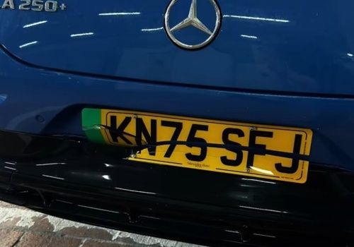 Mercedes CLA EQ Tech z wpadką podczas dziennikarskich testów. Spanikował, zahamował, doszło do kolizji