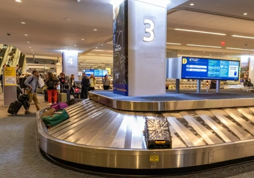 To zachowanie na lotniskach jest denerwujące. Oto trend „carousel grinding”