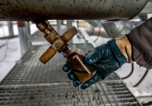 Dolar i ropa najdroższe od miesięcy. Czy konflikt USA – Iran wywinduje ceny paliw?