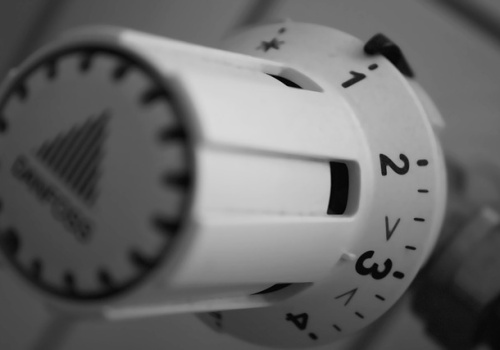 Mrozy wracają, rachunki rosną. Polacy wciąż wybierają doraźne oszczędności zamiast modernizacji