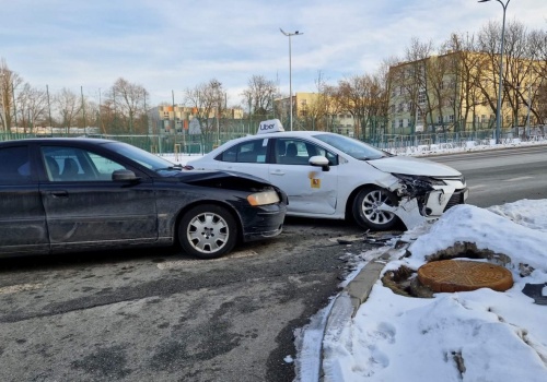 Skręcał w lewo, wjechał wprost przed Volvo. Zderzenie dwóch aut w Lublinie