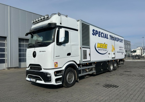 Actros L ProCabin do piskląt jednodniowych: 12-metrowa, 480-konna solówka