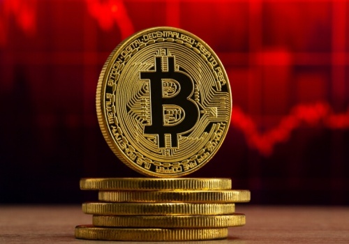 Bitcoin domyka piąty miesiąc na czerwono. Historia z lat 2018–2019 zdradza, co może stać się teraz