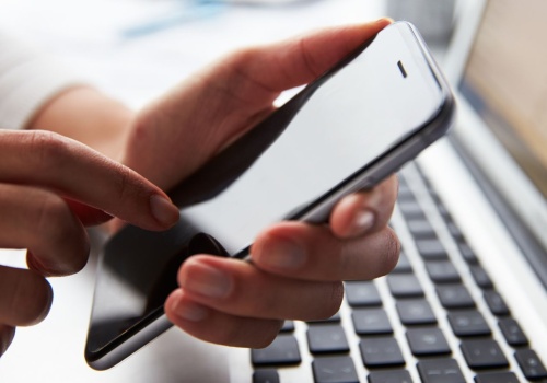 Znana sieć komórkowa na dobre znika z Polski. Wiele osób miało w niej numer