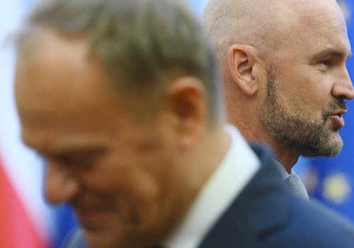 Deregulacyjne pomysły, opóźniona gra noblistki, MOL chce podbić Polskę, niemiecki przemysł sugeruje ożywienie (Najważniejsze informacje dnia)