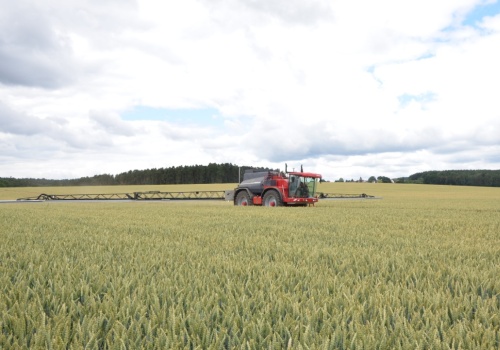 Tymi środkami już pryskać nie można – lista wycofanych substancji