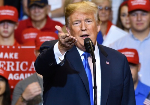 USA wprowadzą nowe globalne cła. Trump: sędziowie mnie zawiedli, są hańbą narodu