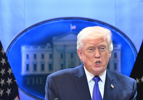 Trump ogłasza globalne cła. Burza po decyzji sądu. 