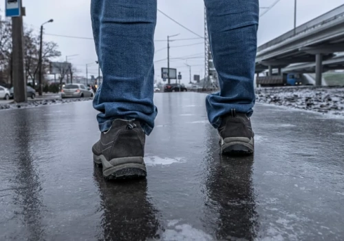 Gołoledź w sobotę we Wrocławiu! Od mrozu do marznącego deszczu. Jest ostrzeżenie IMGW