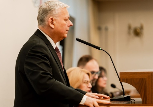 Burzliwa sesja nadzwyczajna w Radomiu. Spór o obchody 50-lecia Czerwca ’76 podzielił radnych