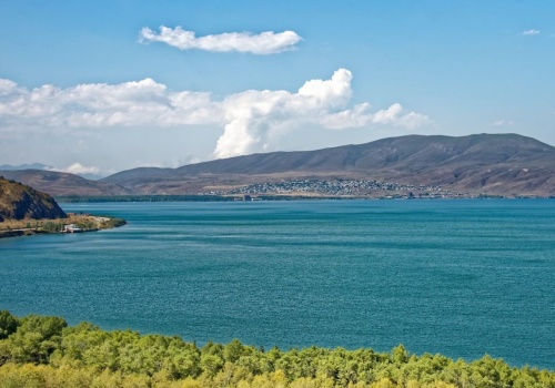 To nie tylko tańszy zamiennik. Urlop w mniej oczywistym wydaniu. Cena lotów przyciąga