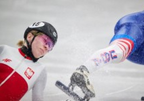Polska olimpijka zniesiona na noszach. Sellier uderzona łyżwą