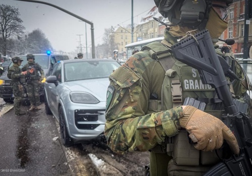 50 ofiar. Ośmiu podejrzanych zatrzymanych ws. handlu ludźmi