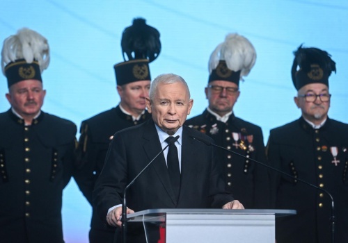Wojna o władzę w PiS. Prezes nie panuje nad partią, a walki frakcyjne się nasilają!