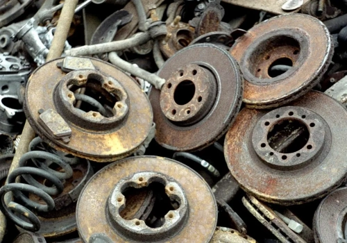 Ceny złomu luty 2026: sprzedawać już czy jeszcze poczekać?