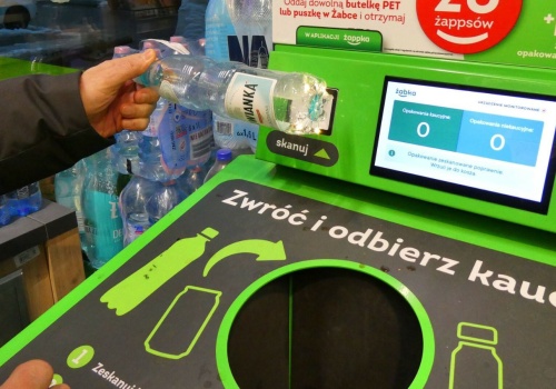 Tak Polacy próbują zarobić na systemie kaucyjnym. Nie wiedzą, jak surowa grozi za to kara