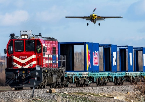Lądowanie samolotu na pociągu w Turcji