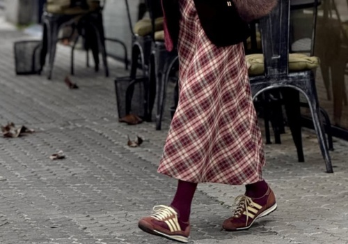 Nie czółenka i nie mokasyny, tym sezonem rządzą sneakersy Rieker z promocji. Co na to Lasocki?