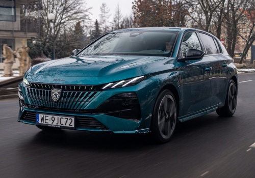 Peugeot 308 Hybrid po liftingu ma nowy, świetny napęd. Zapomnij o 1.2 Puretech