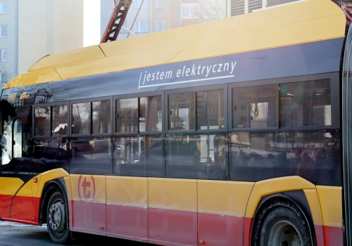 Zima pokonała autobusy elektryczne w Warszawie. Pomogły te z dieslami