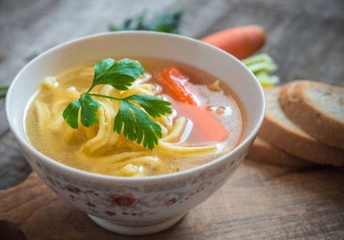 Wiele osób popełnia ten błąd. To dlatego rosół traci aromat