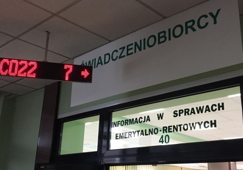 Waloryzacja dla emerytów i osób niesamodzielnych. Od marca wyższe wypłaty z ZUS