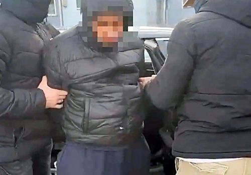 To on usłyszał zarzuty za zabójstwo babci i dziadka. W sieci pojawiło się wideo z Olkiem