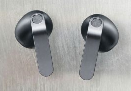 Co powiecie na metalowe słuchawki TWS? Samsung Galaxy Buds 4 pozują do zdjęć