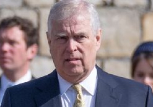 Tak zachowuje się po wyjściu z aresztu. Były książę Andrzej 