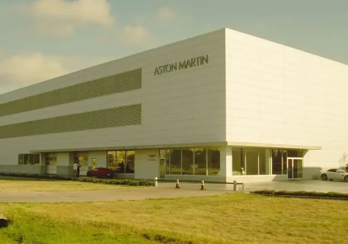 Legenda motoryzacji zmuszona do sprzedaży nazwy F1. Akcje tracą blisko 50% Kolejna kultowa marka przegrywa z kryzysem