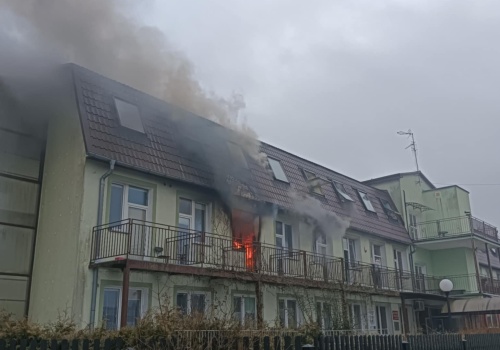 Szczawno. Płonie Dom Pomocy Społecznej, ewakuowano 90 osób, pożar nie jest opanowany