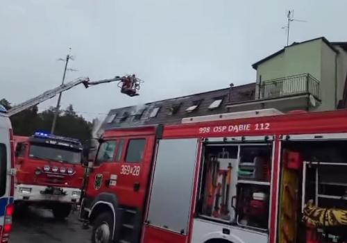Pożar domu pomocy społecznej. 10 osób poszkodowanych, trwa akcja służb
