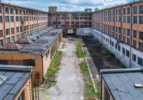 Europosłowie w Fabryce Broni