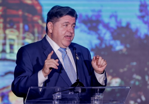 Gubernator Illinois wysłał prezydentowi rachunek za bezprawne cła. J.B. Pritzker domaga się zwrotu ponad 8 miliardów dolarów